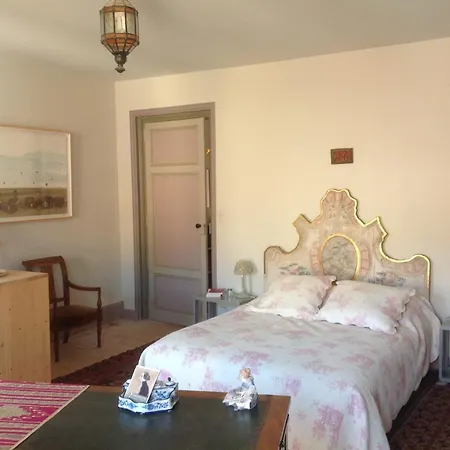 La De Diane Bed & Breakfast *